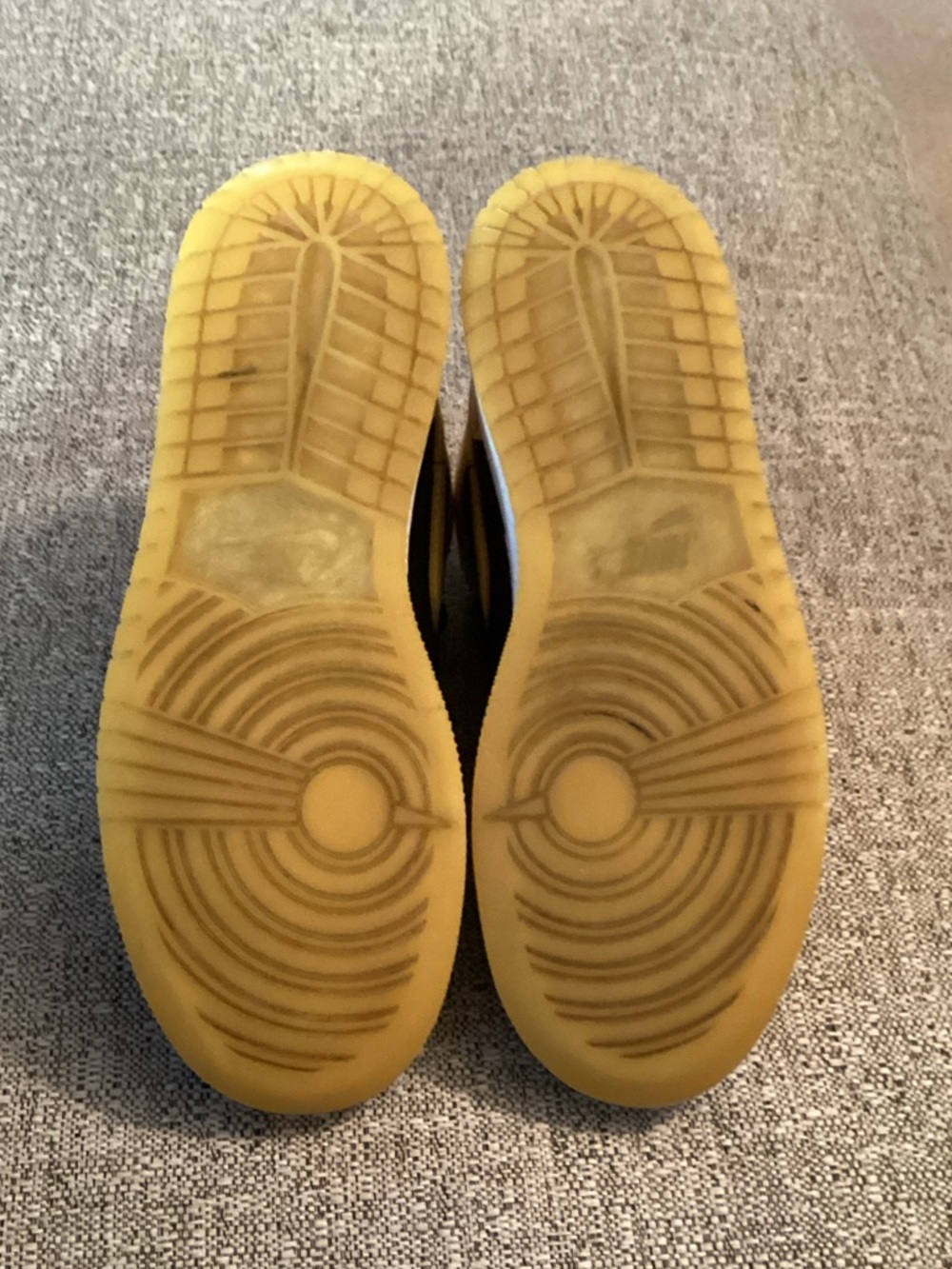 Jordan Kids' Yellow & Black High-Top Sneakers 📦 - Picture 5 of 8